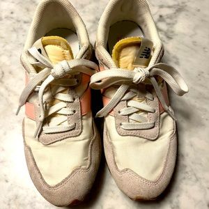 New balance 237 mesh sneakers cream/ pink size 7 US